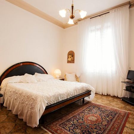 Room Cavour, Nearby Cinqueterre لا سبيتسْيا المظهر الخارجي الصورة